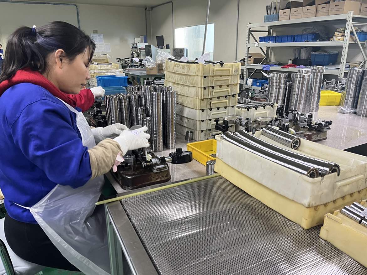 37年主轴轴承厂家告诉您：主轴结构与密封对机床的影响有多大！