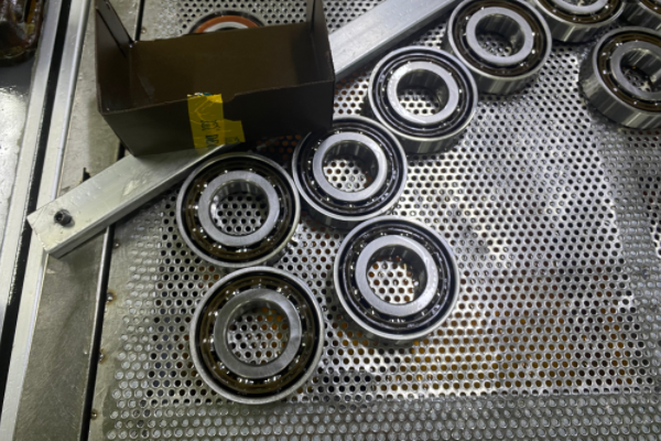 试验机主轴轴承用角接触球轴承吗？