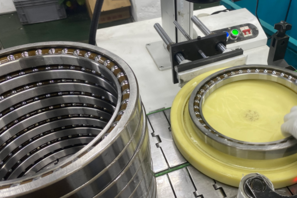 角接触球轴承使用寿命多久？