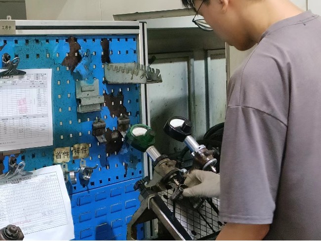 一招教你肉眼识别高速精密角接触球轴承质量！