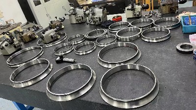 角接触球轴承的保持架种类与各自的优缺点有哪些？